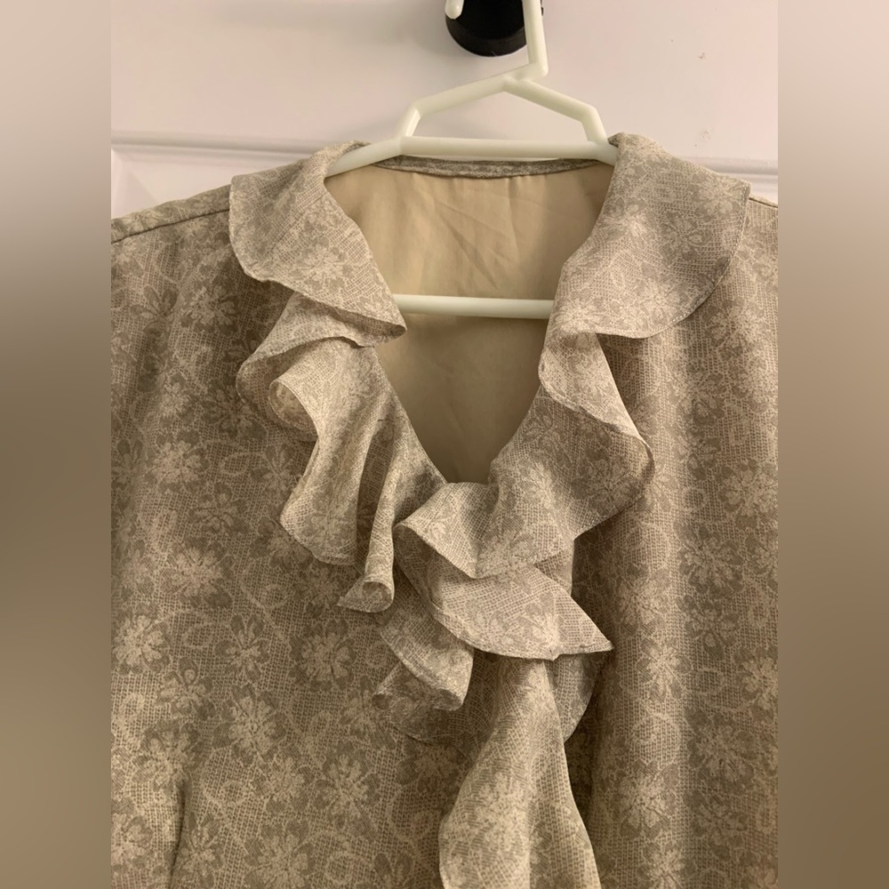 Floral Ruffle pistachio Color Blouse - Picture 2 of 7